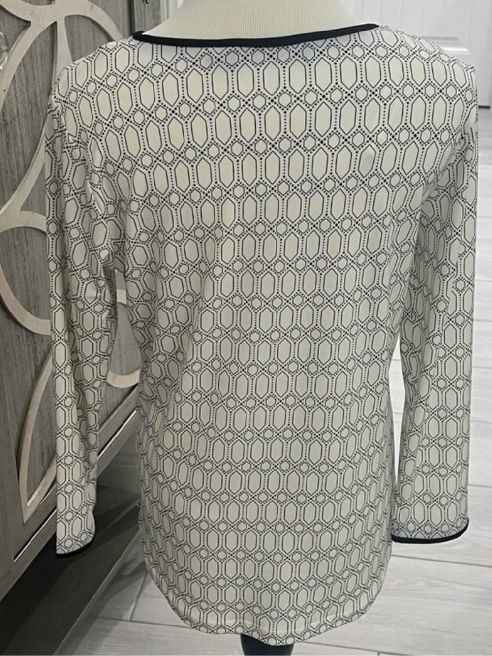 NWOT Ivanka Trump Cream and Black Long Sleeve Top - Picture 5 of 5